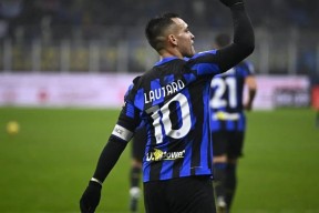 关于凯恩连续三场比赛得分超过突破纪录，曼联挑战极限！的信息